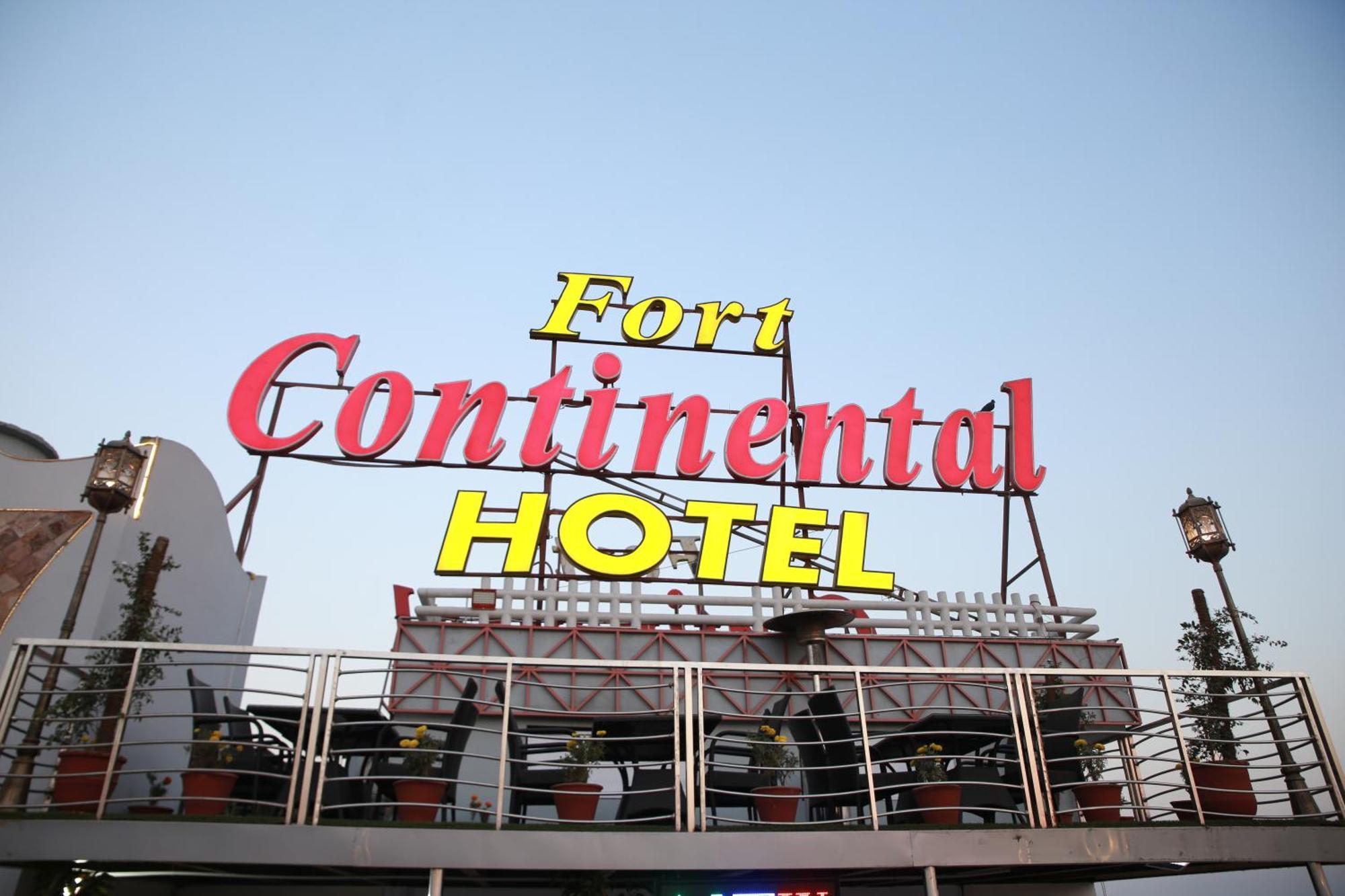 Fort Continental Hotel Peshawar Esterno foto