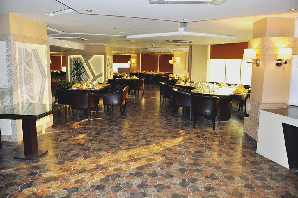 Fort Continental Hotel Peshawar Esterno foto