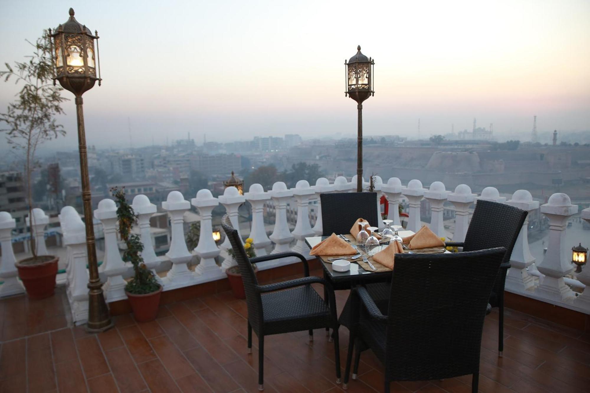 Fort Continental Hotel Peshawar Esterno foto