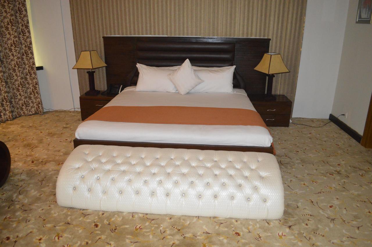 Fort Continental Hotel Peshawar Esterno foto