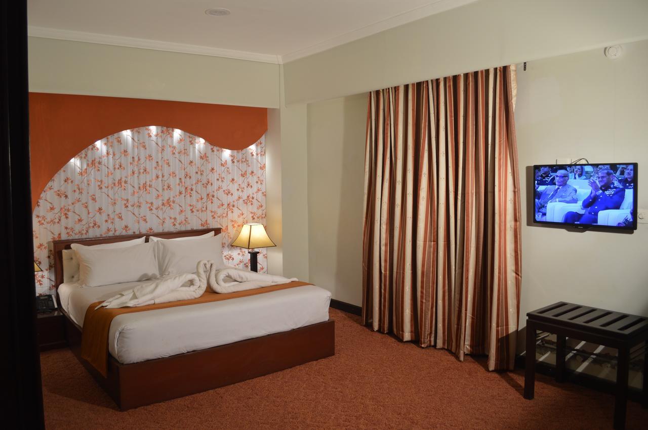 Fort Continental Hotel Peshawar Esterno foto