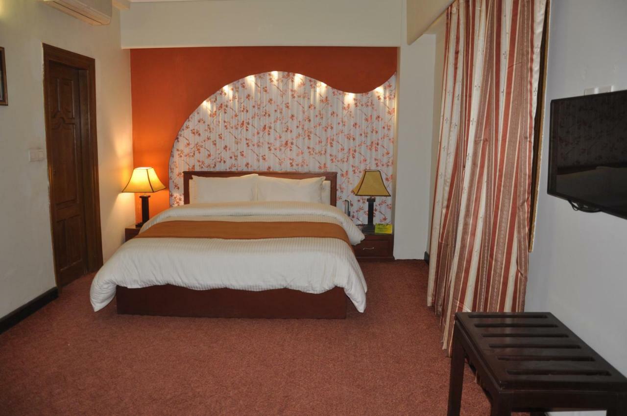 Fort Continental Hotel Peshawar Esterno foto
