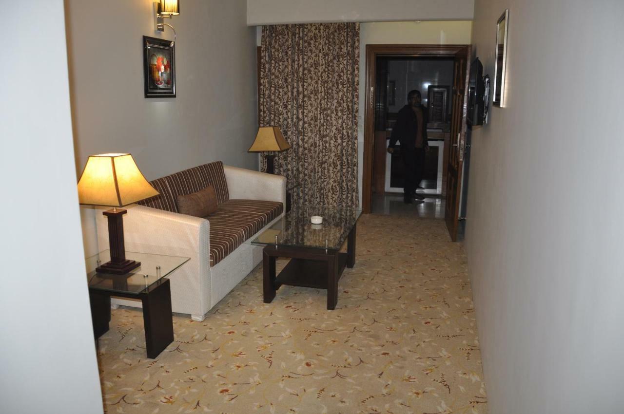 Fort Continental Hotel Peshawar Esterno foto