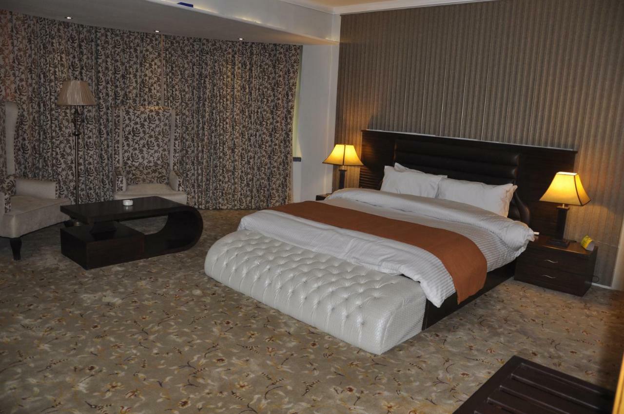 Fort Continental Hotel Peshawar Esterno foto