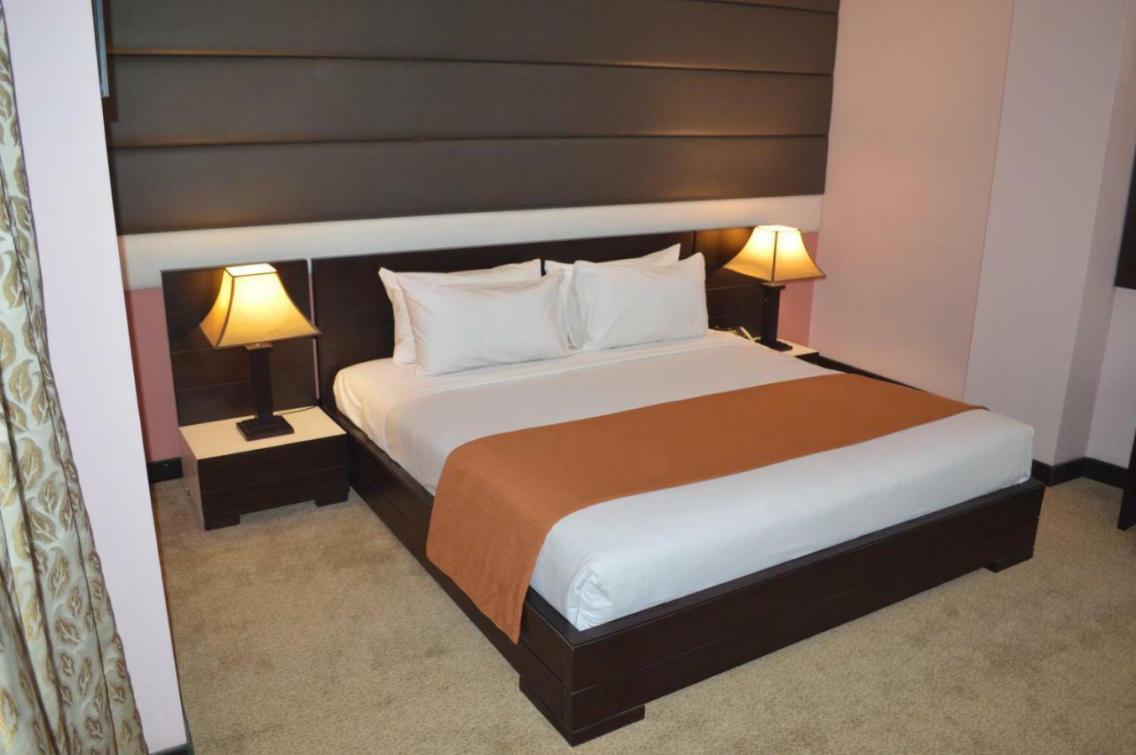 Fort Continental Hotel Peshawar Esterno foto
